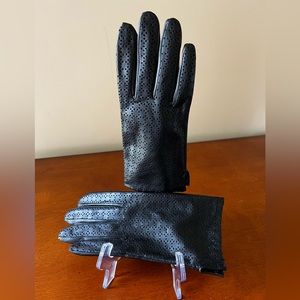 Merona, Perforated Black Sheep-skin Napa leather gloves. Size: Medium.